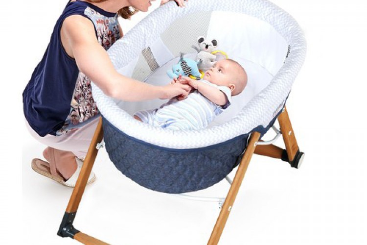 Natural Wooden Swingable Folding Wheeled Baby Cradle